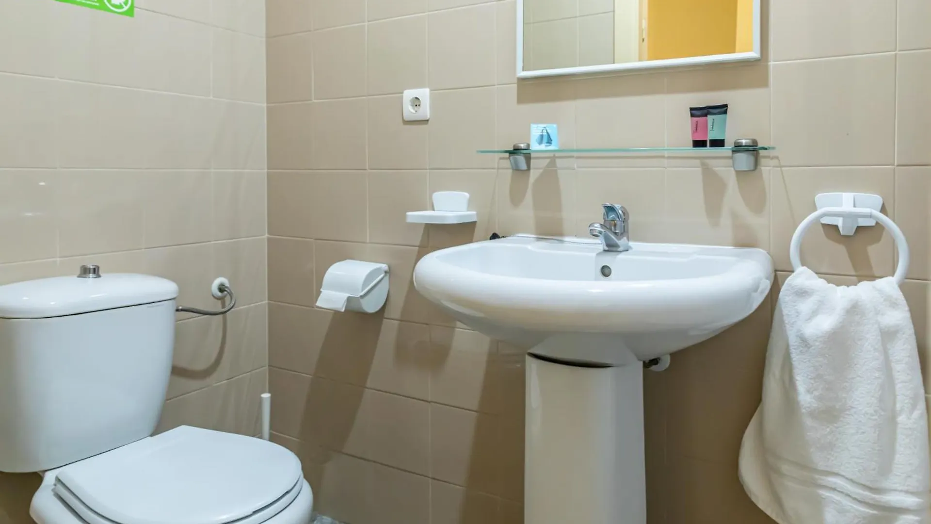 Resa Emperador Carlos V Granada Hostel